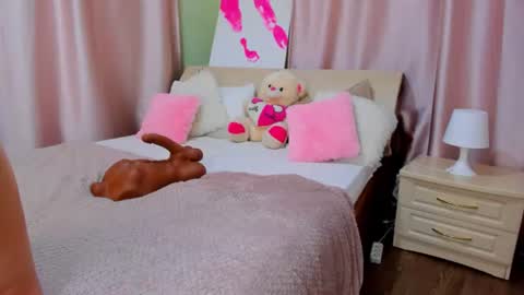 mishapallmer снимок онлайн-комнаты на Chaturbate
