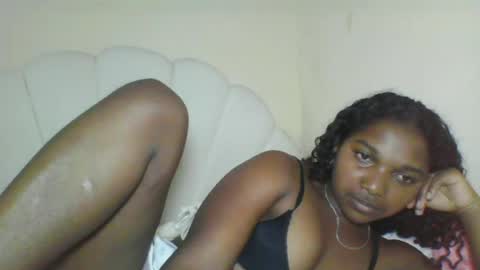 miss_lunah captura de la sala en vivo en Chaturbate
