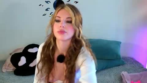 missclairdelune live room snapshot on Chaturbate