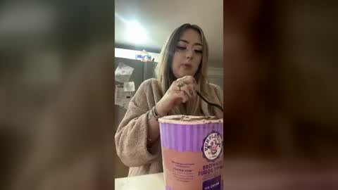 misstattoogirlxo captura de la sala en vivo en Chaturbate