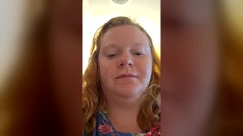 missykriss28 momentopname van live room op Chaturbate