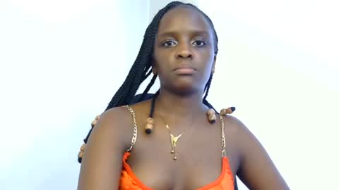 mochauara live room snapshot on Chaturbate