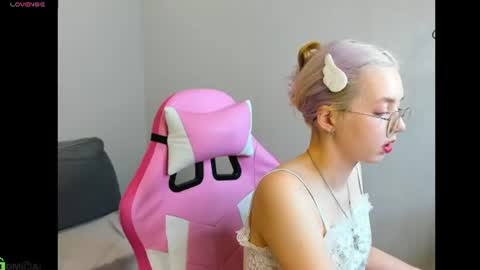 mollyy_snow momentopname van live room op Chaturbate
