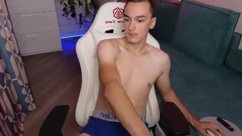 moonlinskinn снимок онлайн-комнаты на Chaturbate
