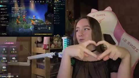 moonlish_siren captura de la sala en vivo en Chaturbate