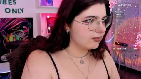 moonshinesiena captura de la sala en vivo en Chaturbate