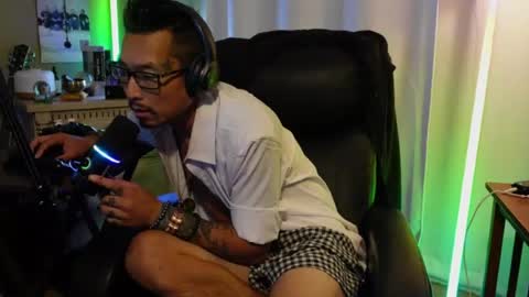 mr_kim69 captura da sala ao vivo na Chaturbate