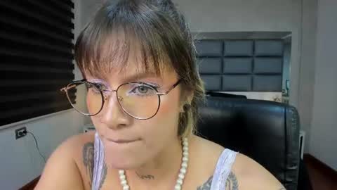 mrs_regina_clk momentopname van live room op Chaturbate