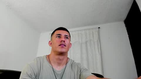 muscle_man07 momentopname van live room op Chaturbate