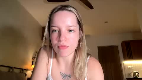 my_mia_ live room snapshot on Chaturbate