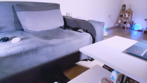 mylegsonheels live room snapshot on Chaturbate