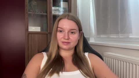 mysteryericax live room snapshot on Chaturbate