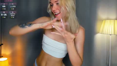 myviolet_rush captura da sala ao vivo na Chaturbate