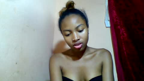 nannie02 Momentaufnahme des Live-Raums auf Chaturbate