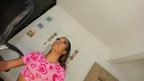 naomi_coxs live room snapshot on Chaturbate