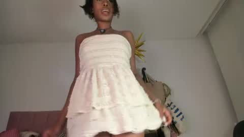 naomii1020 live room snapshot on Chaturbate