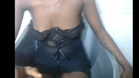 nasty_luna0 live room snapshot on Chaturbate