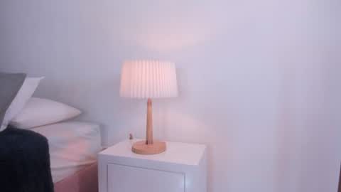 nathaly_laurentt live room snapshot on Chaturbate