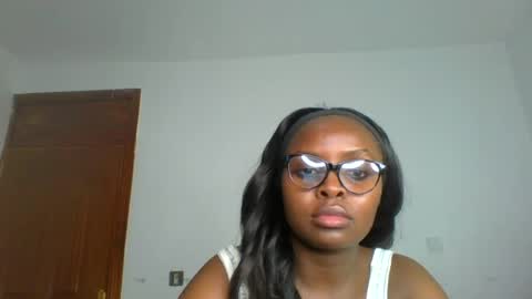 naughtty_bella8 live room snapshot on Chaturbate