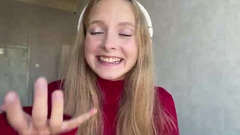 neelyschwartzenbur live room snapshot on Chaturbate