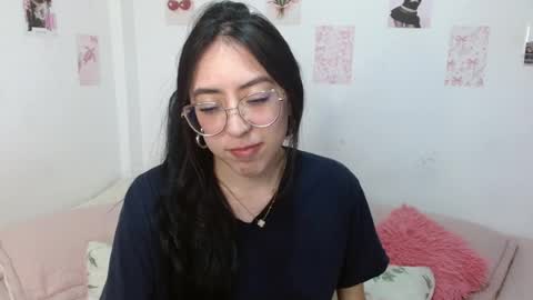 nessaa_ Momentaufnahme des Live-Raums auf Chaturbate