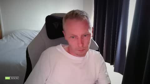 nice_chat_guy live room snapshot on Chaturbate