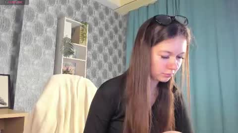 nicole_charm momentopname van live room op Chaturbate