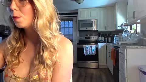 nikkib653466 снимок онлайн-комнаты на Chaturbate