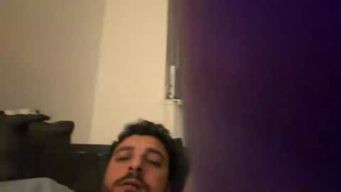 niko1233899 live room snapshot on Chaturbate