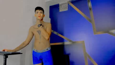 nio_klouds_ captura da sala ao vivo na Chaturbate