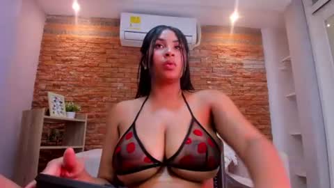 noa_joness Momentaufnahme des Live-Raums auf Chaturbate