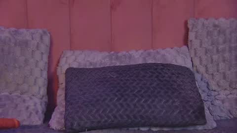 olliviaross momentopname van live room op Chaturbate