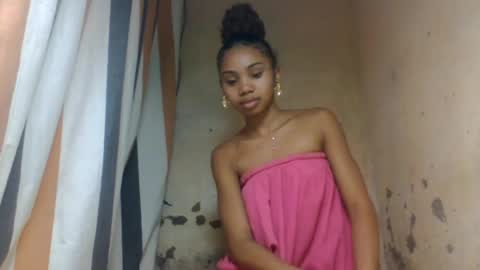 oooosoavizara live room snapshot on Chaturbate