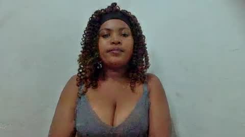 ordella205 momentopname van live room op Chaturbate