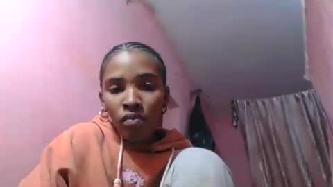 orianie064 live room snapshot on Chaturbate
