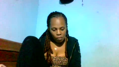 ornela32 momentopname van live room op Chaturbate