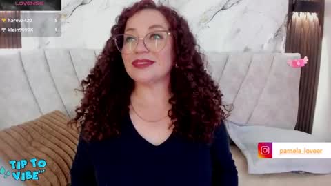 pam_hills live room snapshot on Chaturbate