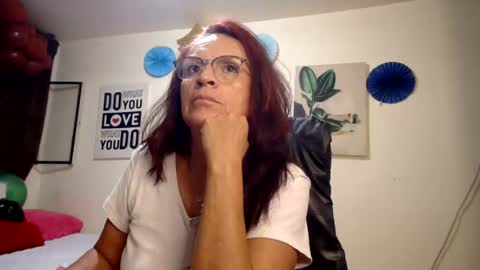 paris27_ captura de la sala en vivo en Chaturbate
