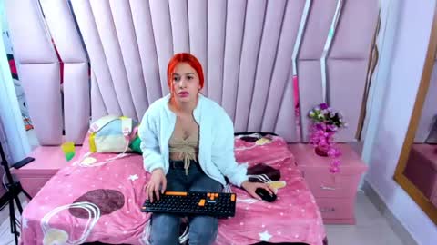 paris_petit captura de la sala en vivo en Chaturbate