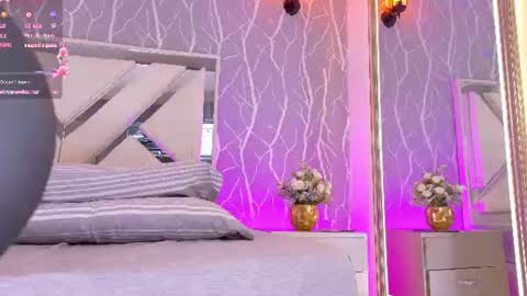 pau_lara2025 momentopname van live room op Chaturbate
