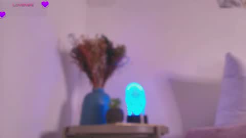 pawggirl18 live room snapshot on Chaturbate