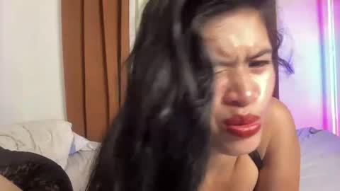 peachy_petal снимок онлайн-комнаты на Chaturbate