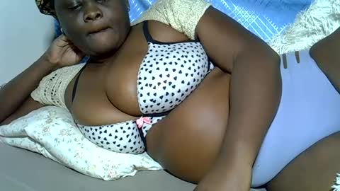 pearl_33 momentopname van live room op Chaturbate