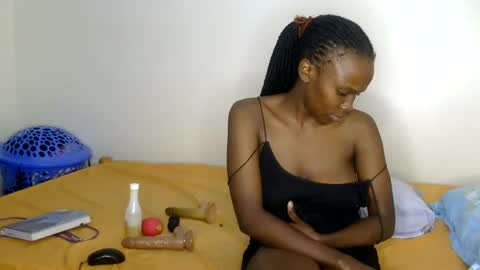 petite_desiree Momentaufnahme des Live-Raums auf Chaturbate