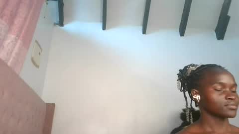 petite_luxe1 captura de la sala en vivo en Chaturbate