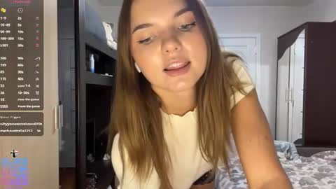 philomenamaurus live room snapshot on Chaturbate