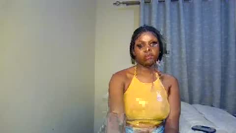 pixie_roman live room snapshot on Chaturbate