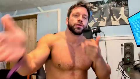 pizza_biceps Momentaufnahme des Live-Raums auf Chaturbate