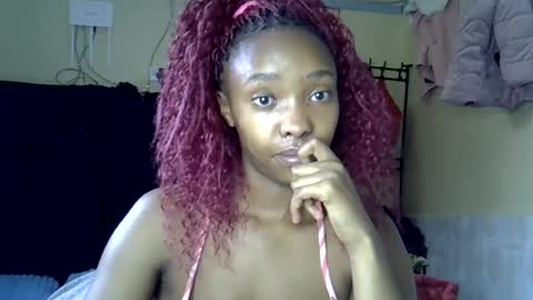 pretty_jazminee momentopname van live room op Chaturbate