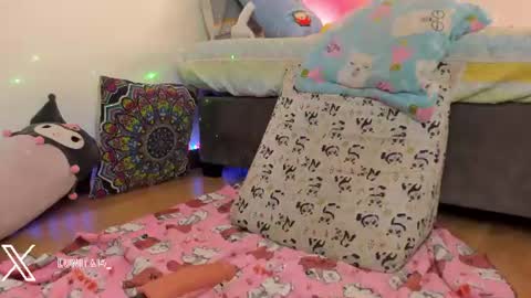 princessluna_14 live room snapshot on Chaturbate